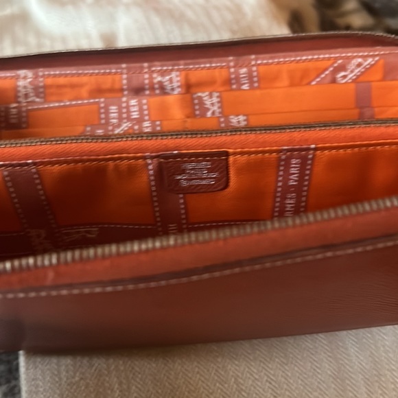 Hermes leather wallet with Hermes pouch beautiful silk lining - Picture 4 of 12